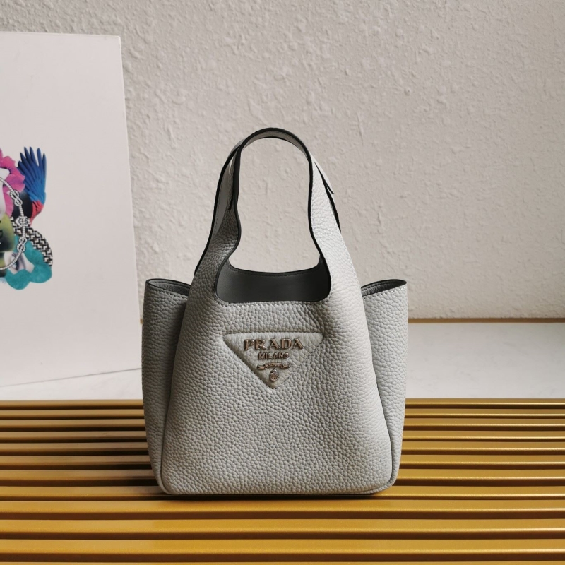 Pra*a shopping bags